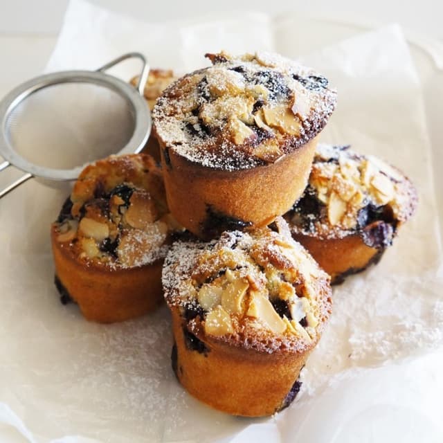 Blueberry & lemon friands
